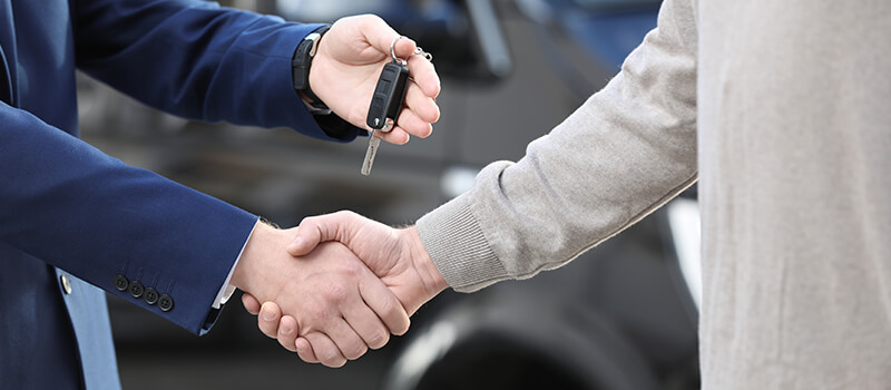 shaking hands on car sale